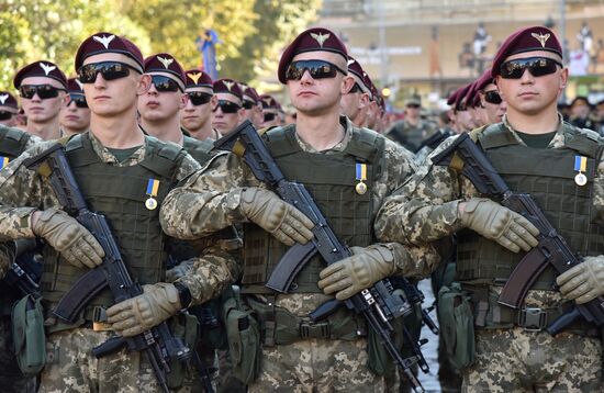 Военный парад к Дню защитника Украины во Львове