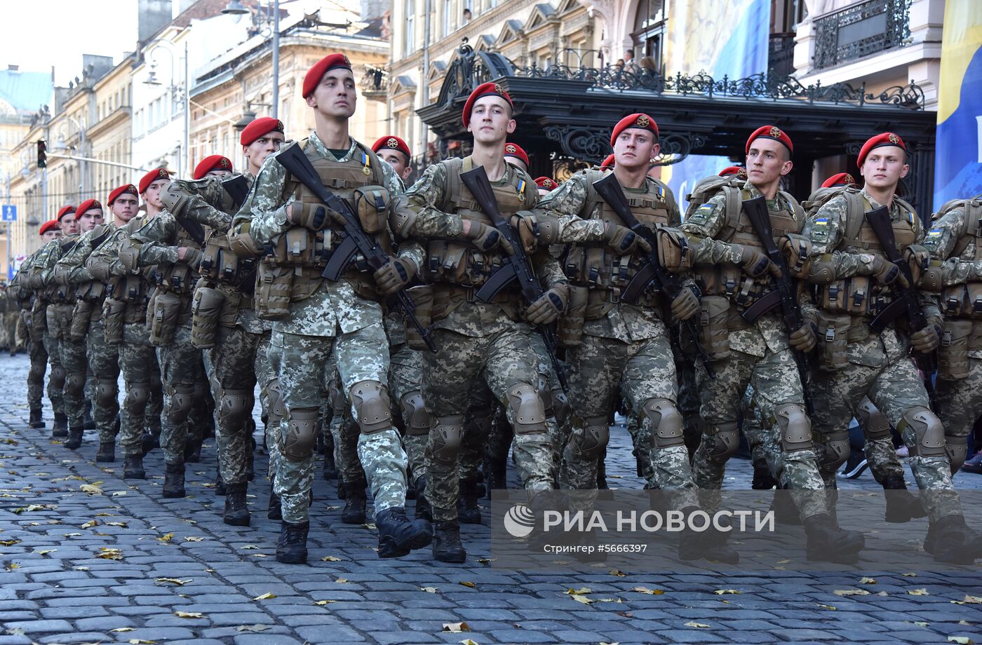 Военный парад к Дню защитника Украины во Львове