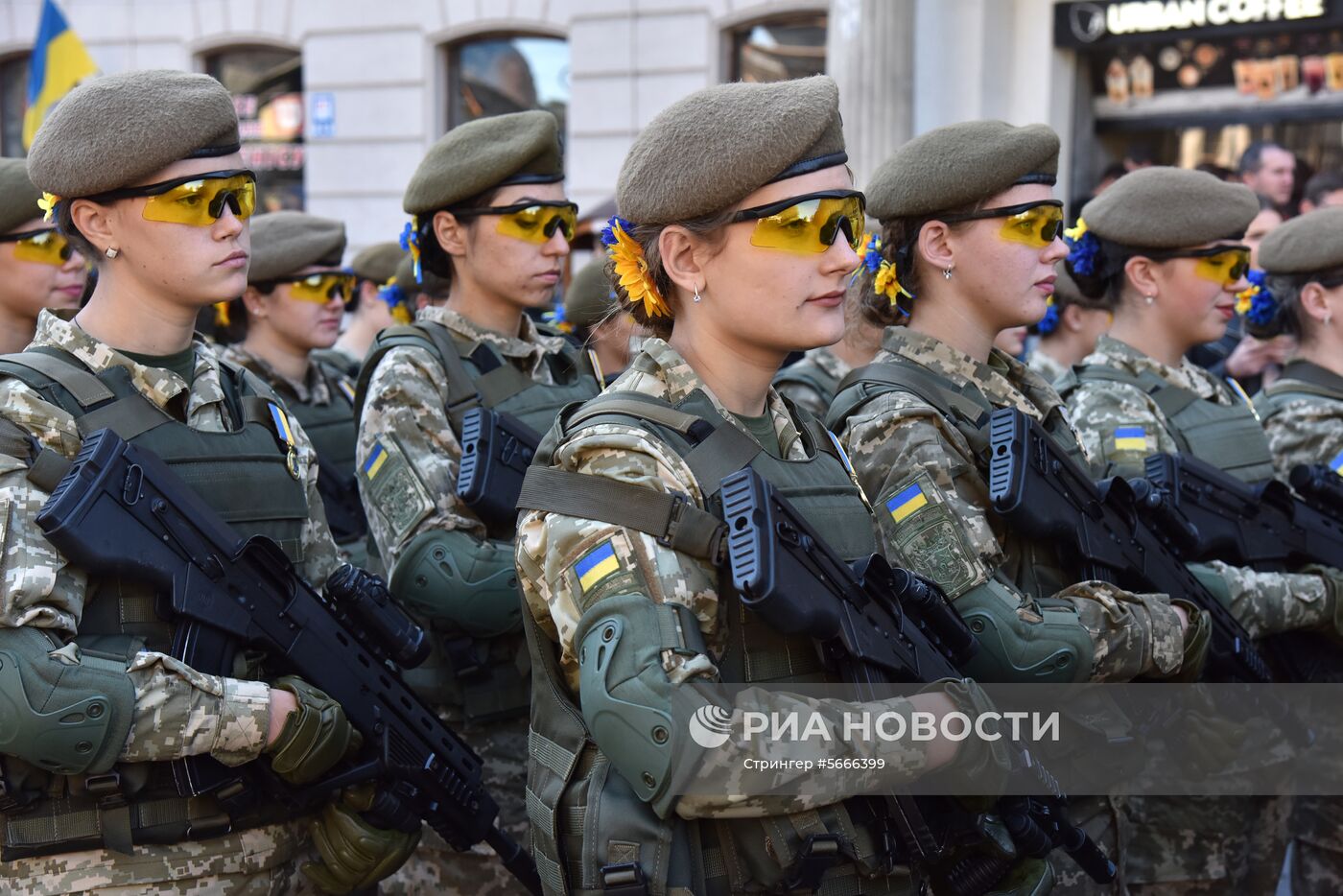 Военный парад к Дню защитника Украины во Львове