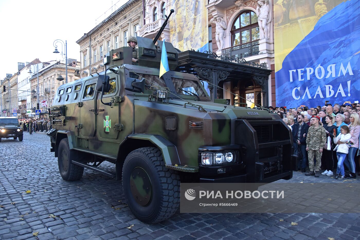 Военный парад к Дню защитника Украины во Львове