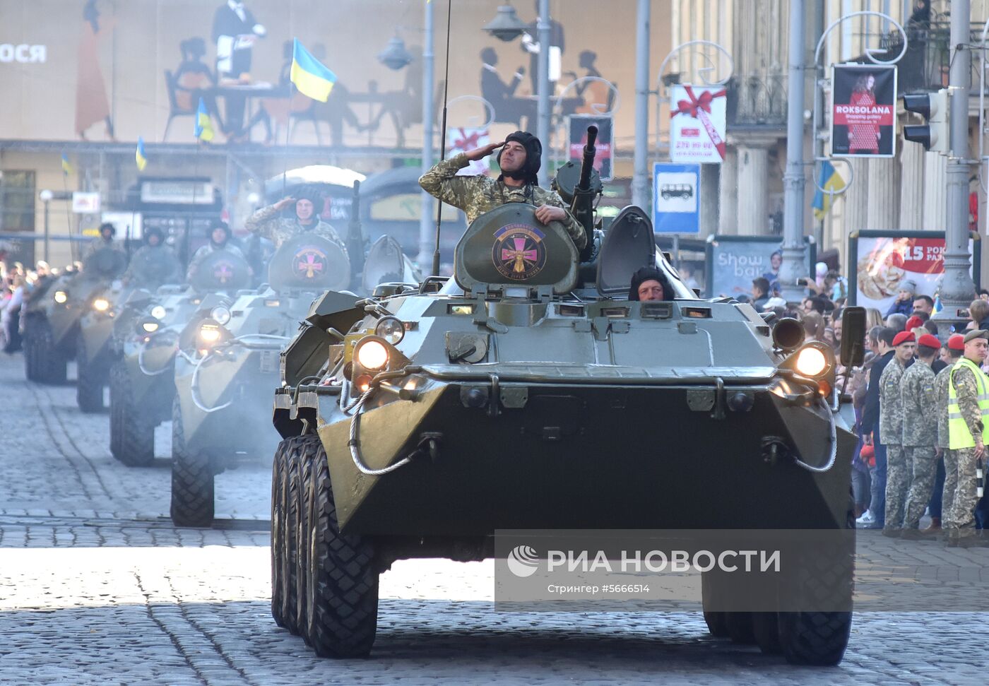 Военный парад к Дню защитника Украины во Львове