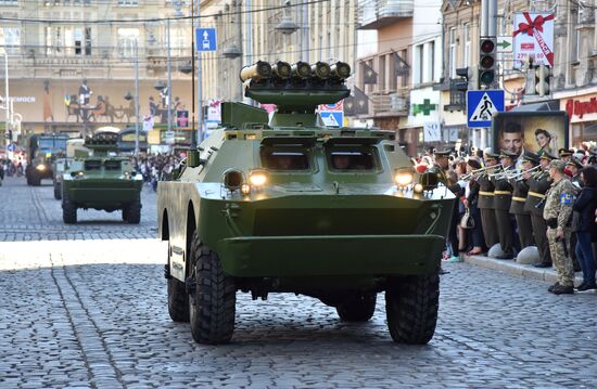 Военный парад к Дню защитника Украины во Львове