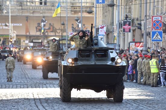 Военный парад к Дню защитника Украины во Львове