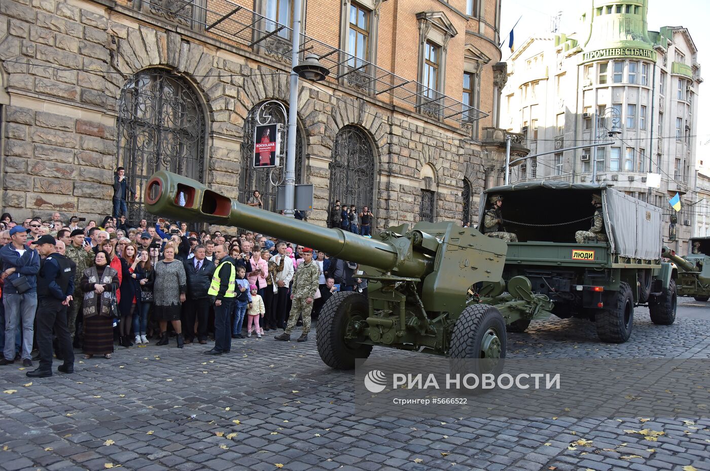 Военный парад к Дню защитника Украины во Львове