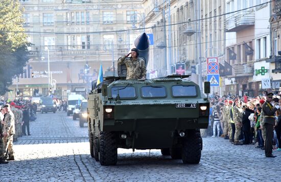 Военный парад к Дню защитника Украины во Львове