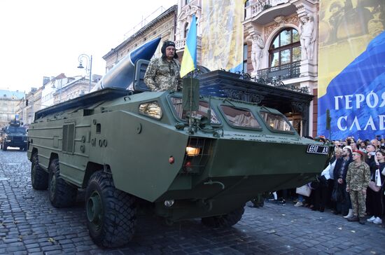 Военный парад к Дню защитника Украины во Львове