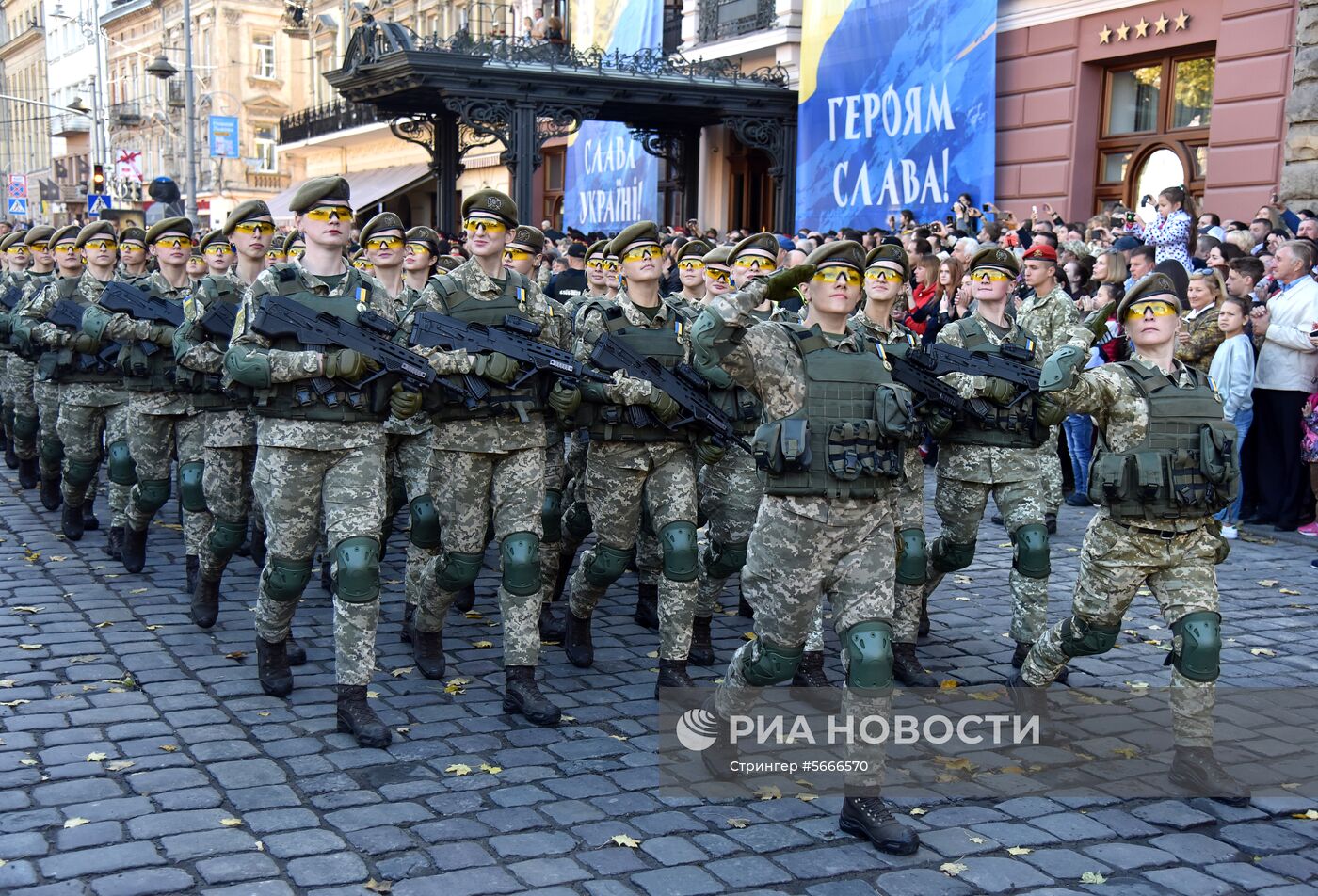 Военный парад к Дню защитника Украины во Львове