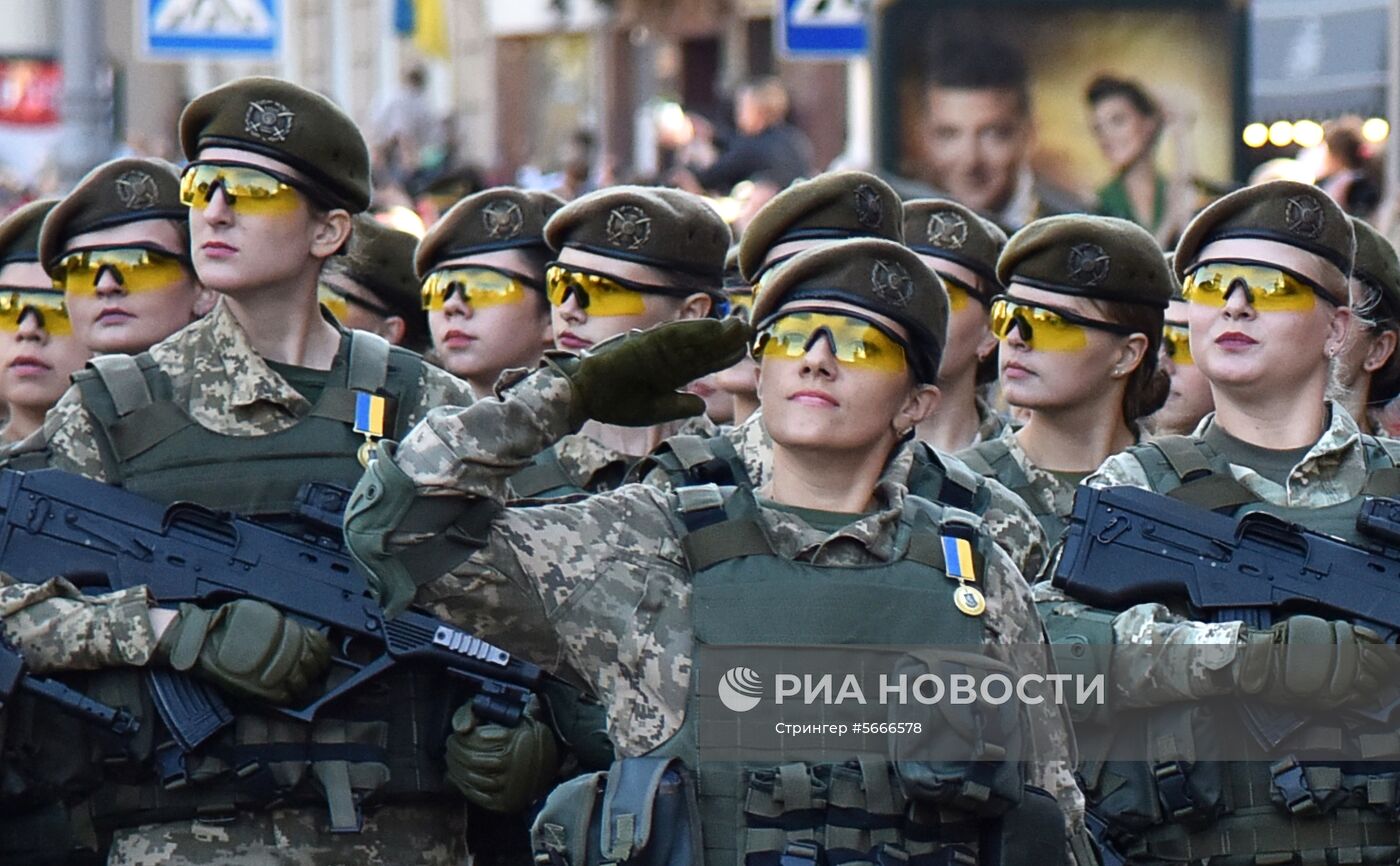 Военный парад к Дню защитника Украины во Львове