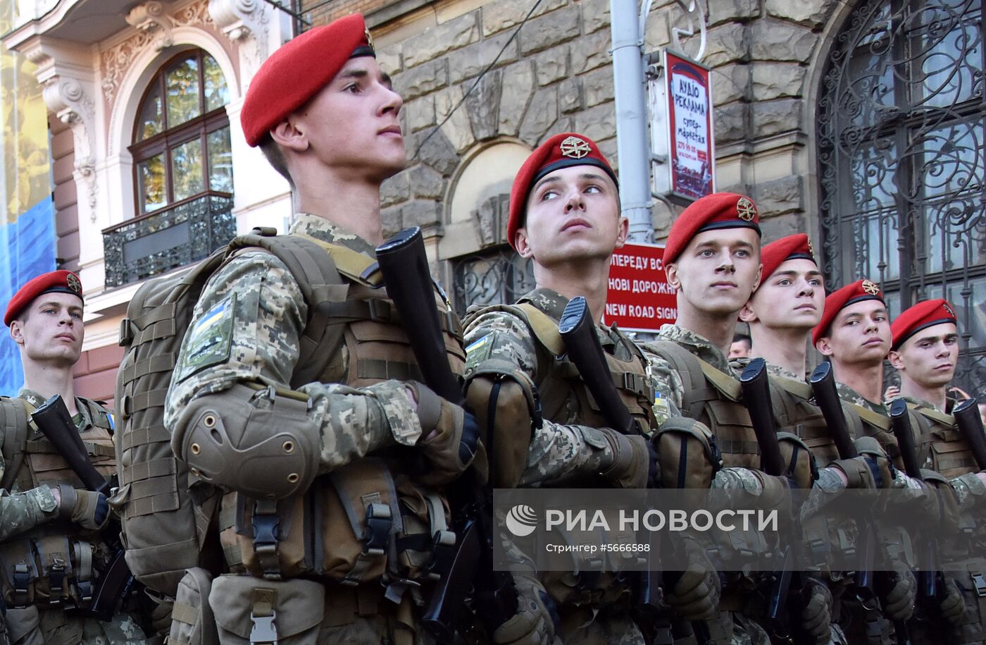 Военный парад к Дню защитника Украины во Львове