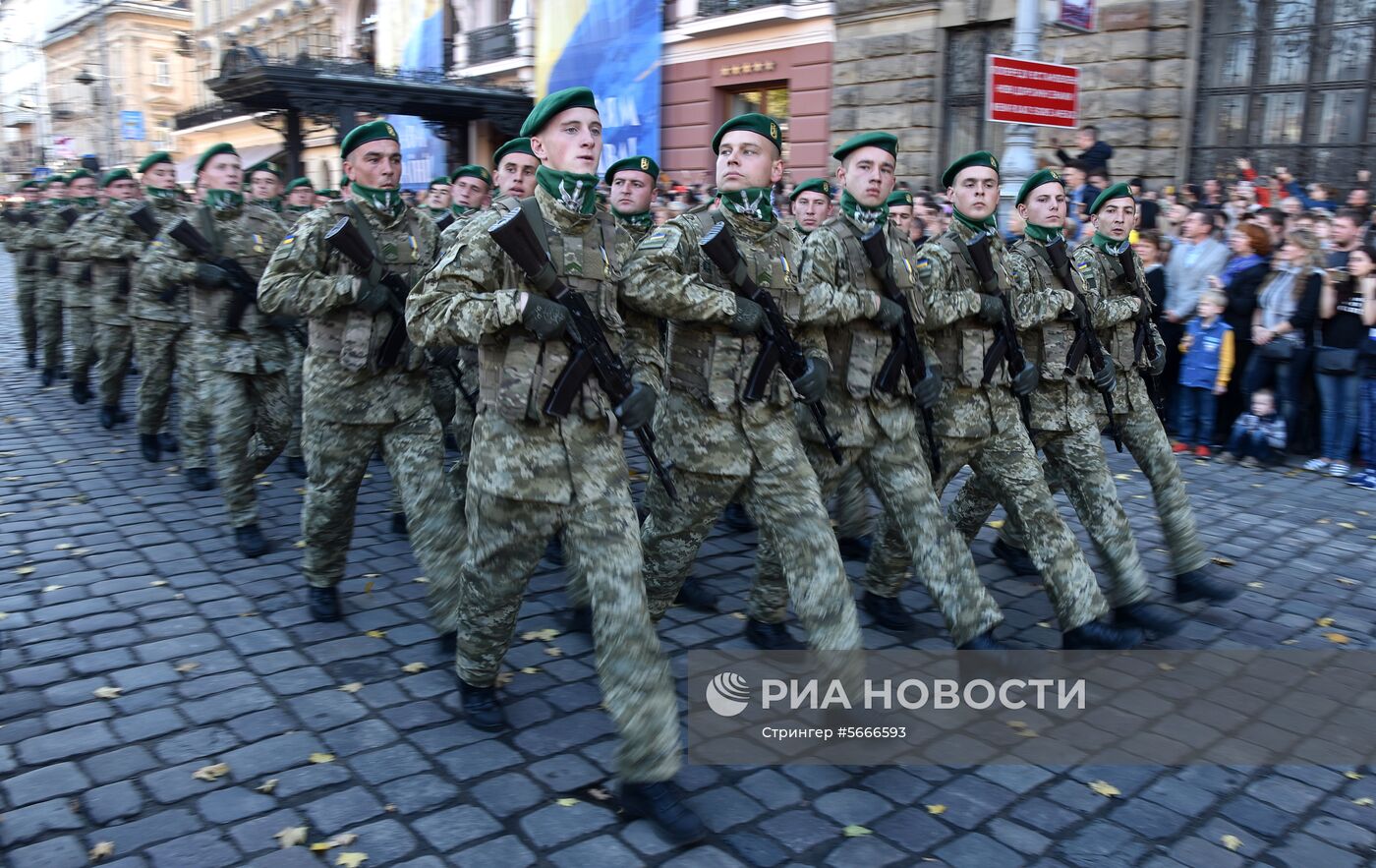 Военный парад к Дню защитника Украины во Львове