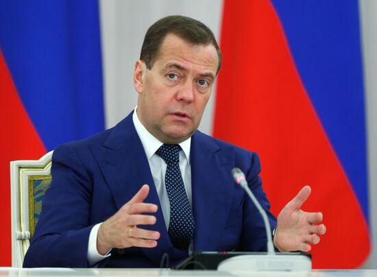 Премьер-министр РФ Д. Медведев провел заседание консультативного совета по иностранным инвестициям