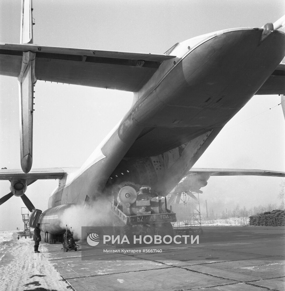 Советский самолет Ан-22