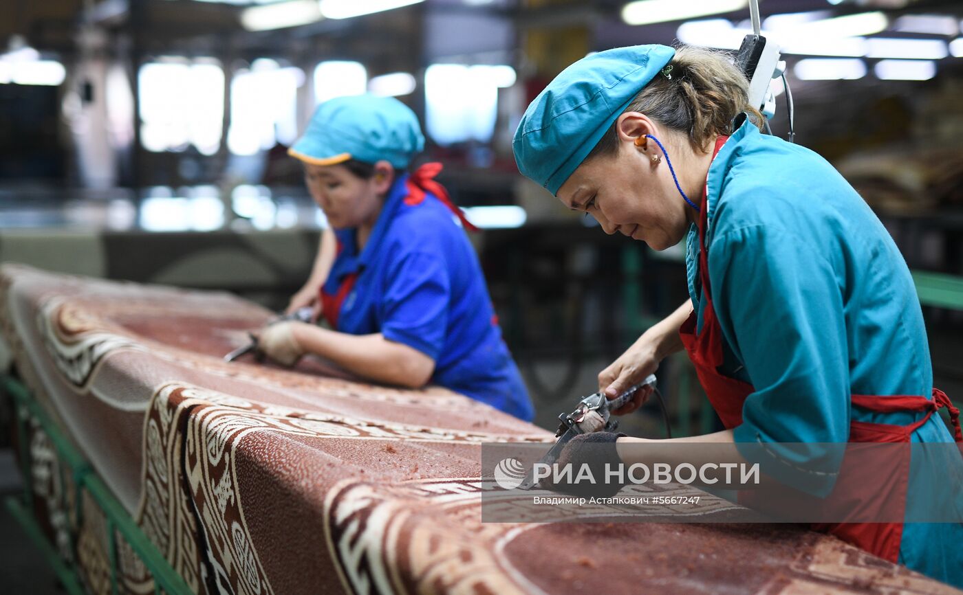 Фабрика по производству ковров «Эрдэнэт Хивс» в Монголии