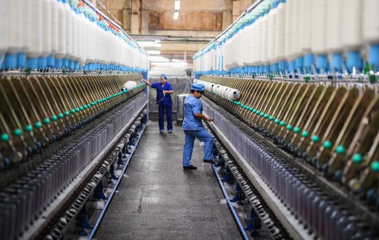 Фабрика по производству ковров «Эрдэнэт Хивс» в Монголии