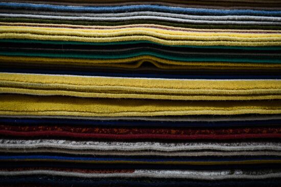 Фабрика по производству ковров «Эрдэнэт Хивс» в Монголии