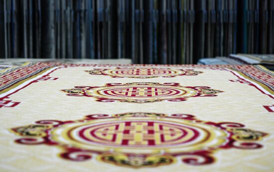 Фабрика по производству ковров «Эрдэнэт Хивс» в Монголии