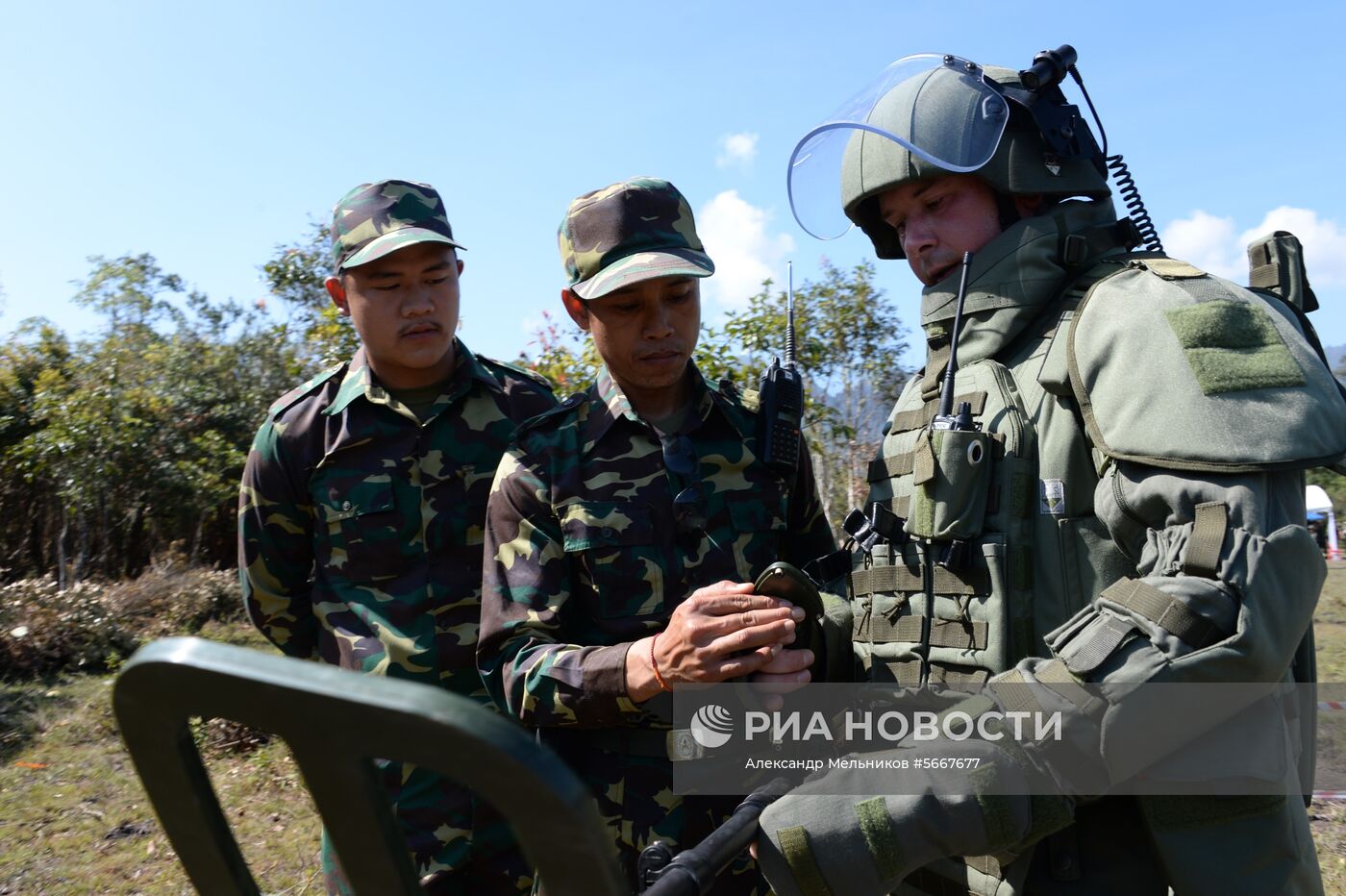 Разминирование территории Лаоса российскими саперами