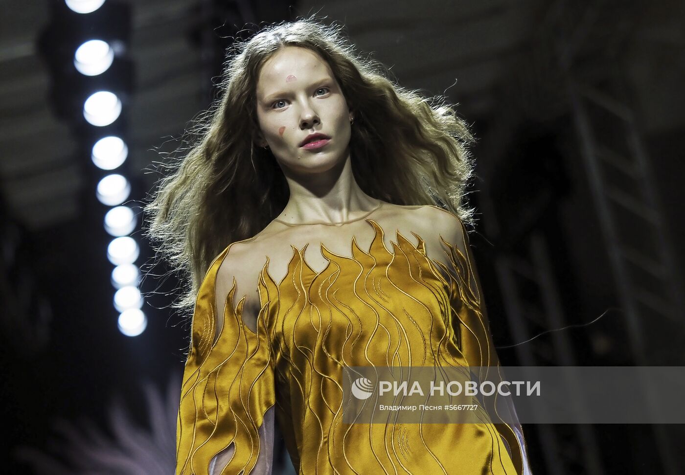 Показ Алены Ахмадулиной на Mercedes-Benz Fashion Week Russia