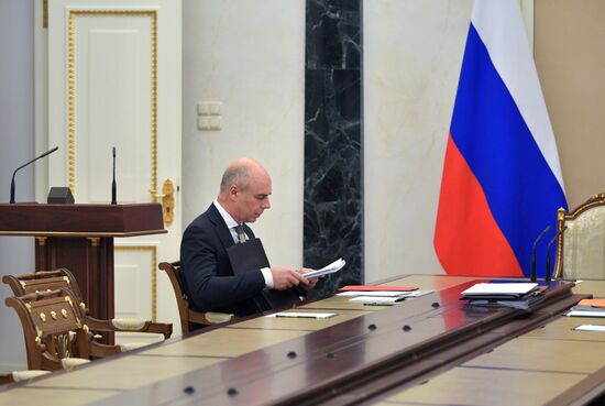 Президент РФ В. Путин провёл совещание по экономическим вопросам