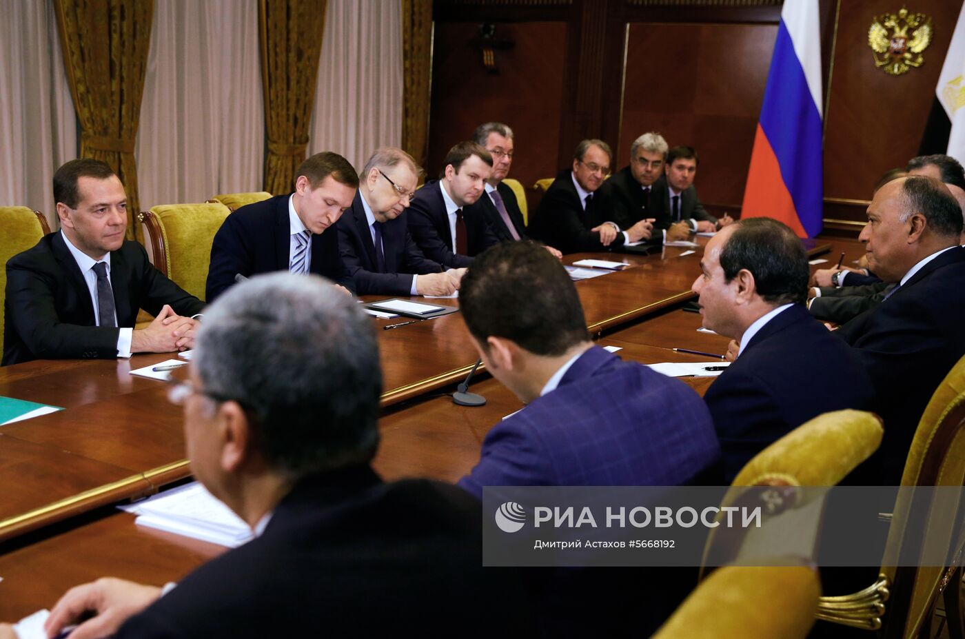 Премьер-министр РФ Д. Медведев встретился с президентом Египта А. Ф. ас-Сиси