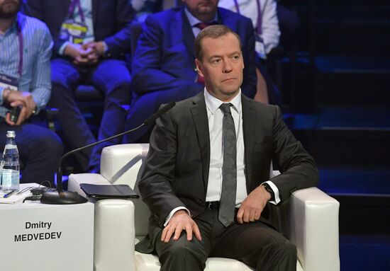 Премьер-министр РФ Д. Медведев на международном форуме "Открытые инновации" в "Сколково"