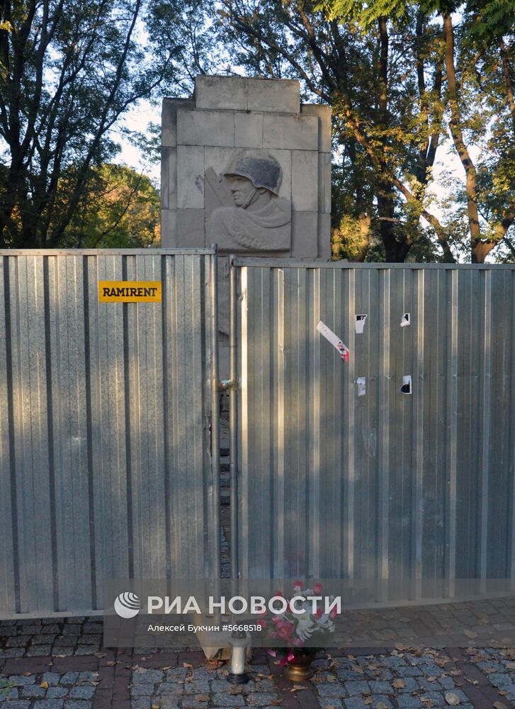 Памятник Благодарности Красной армии начали сносить в Варшаве