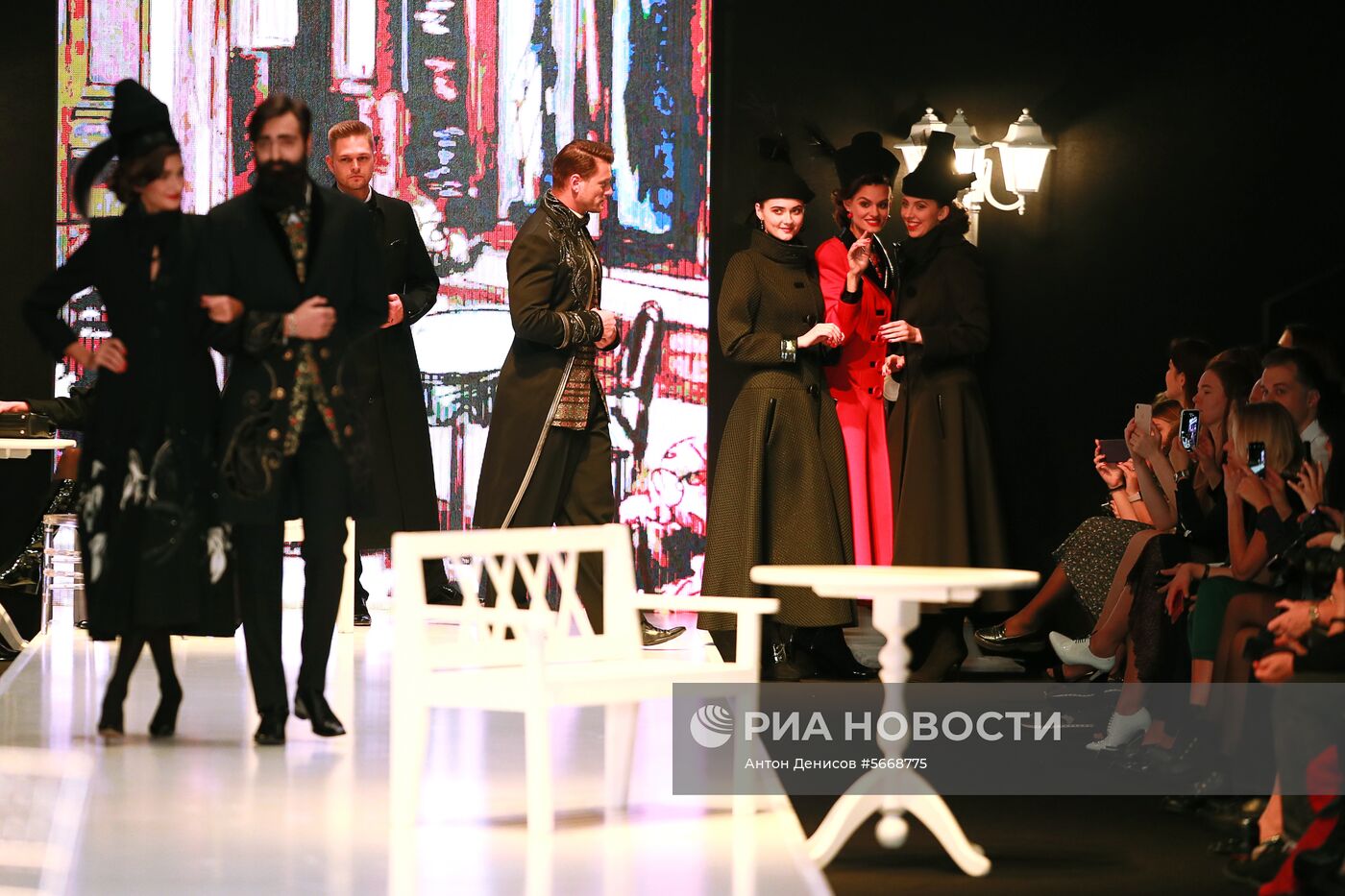 Показ коллекции В. Зайцева «Русские сезоны в Париже» на Mercedes-Benz Fashion Week Russia