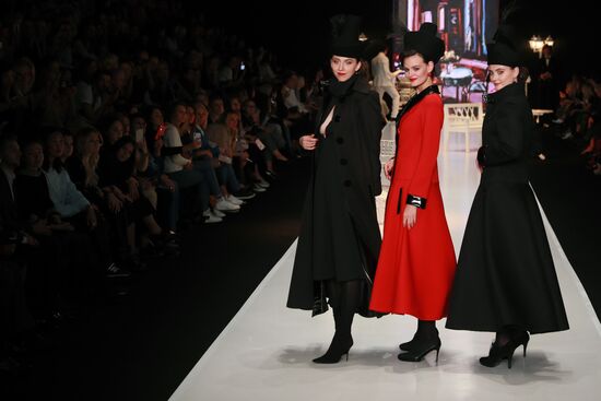 Показ коллекции В. Зайцева «Русские сезоны в Париже» на Mercedes-Benz Fashion Week Russia