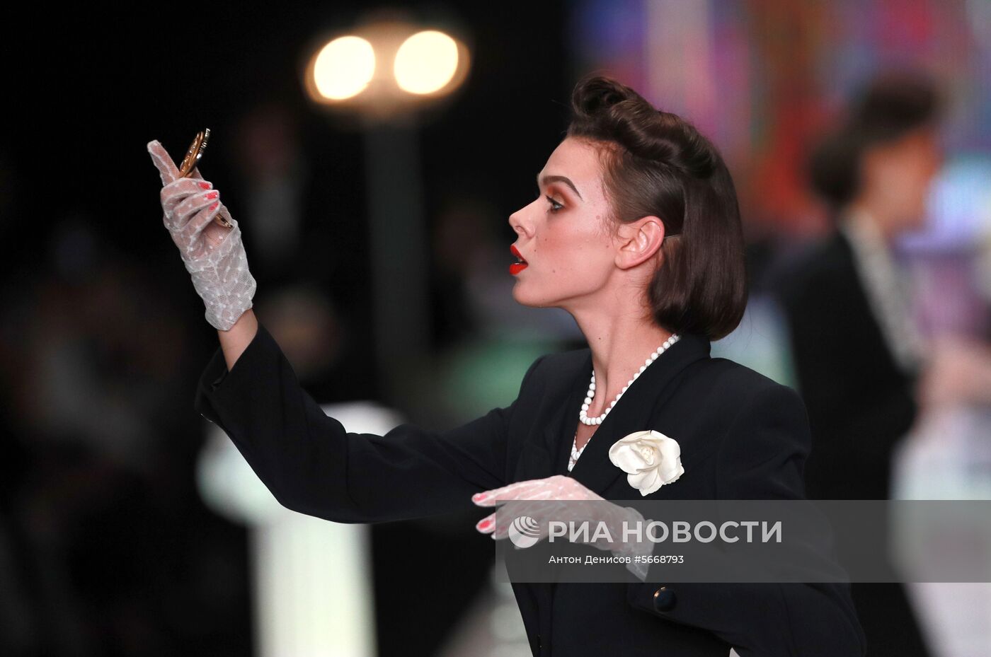 Показ коллекции В. Зайцева «Русские сезоны в Париже» на Mercedes-Benz Fashion Week Russia