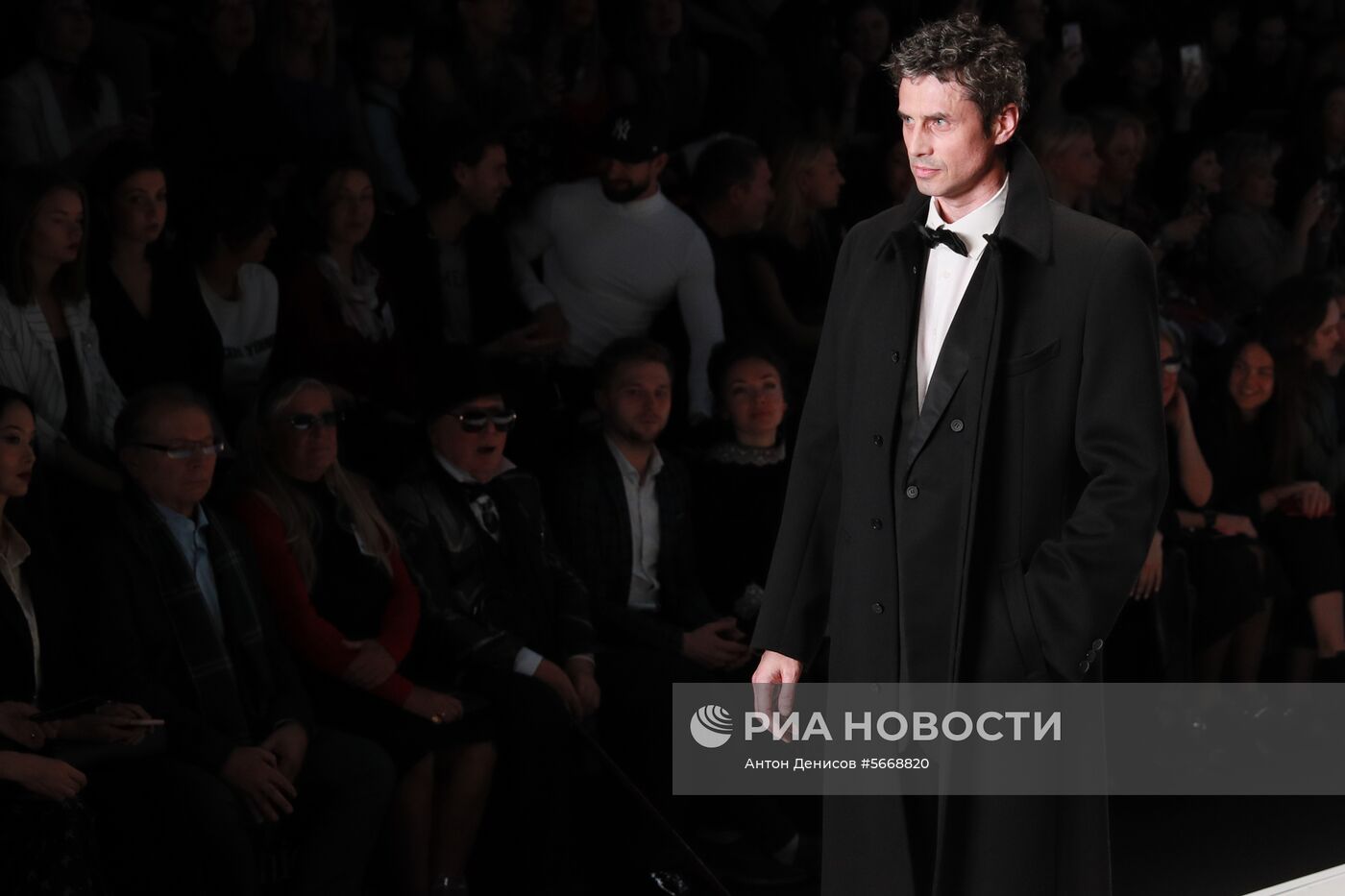 Показ коллекции В. Зайцева «Русские сезоны в Париже» на Mercedes-Benz Fashion Week Russia