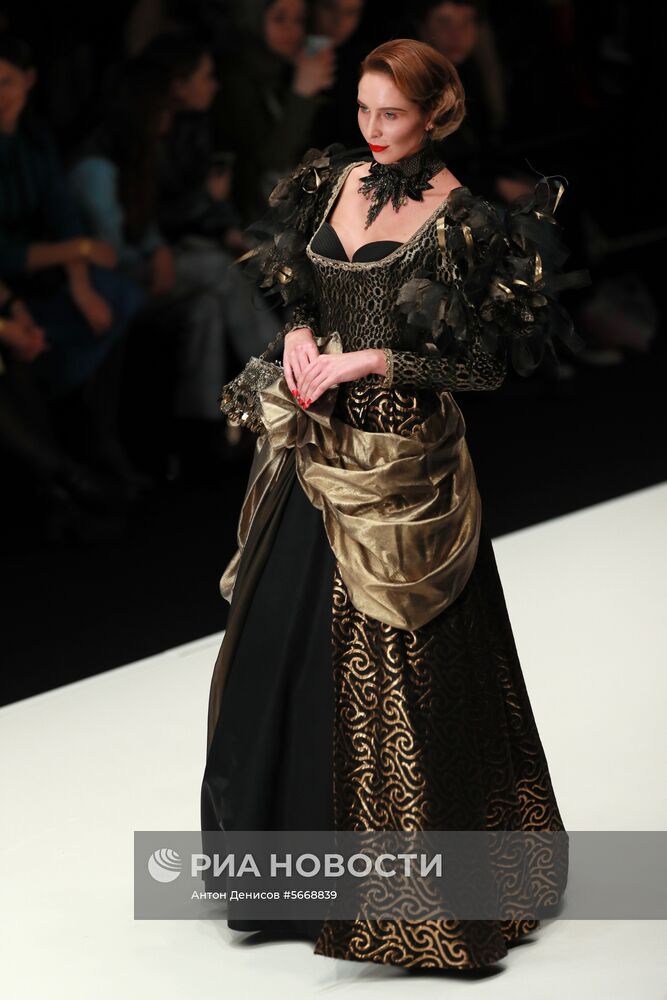 Показ коллекции В. Зайцева «Русские сезоны в Париже» на Mercedes-Benz Fashion Week Russia