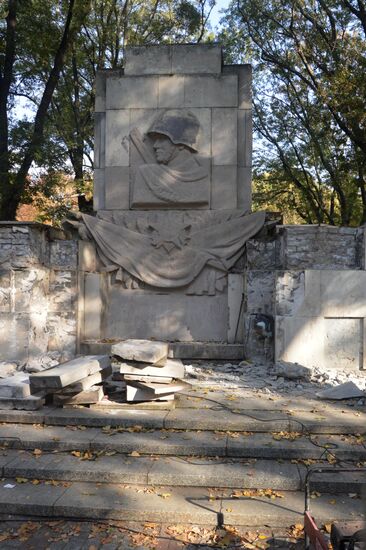 Памятник Благодарности Красной армии начали сносить в Варшаве