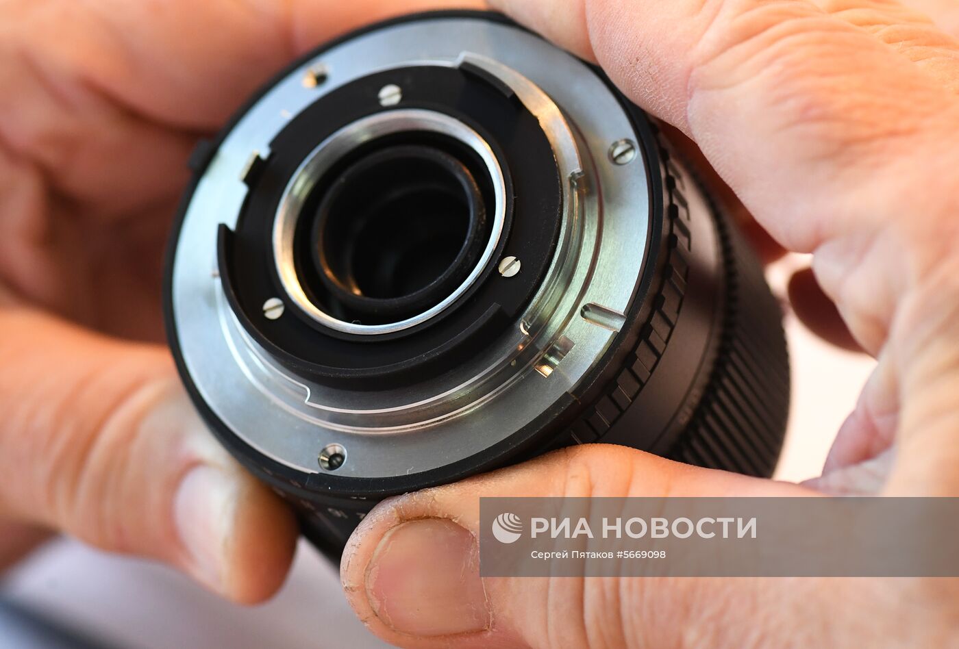 Производство отечественной цифровой фотокамеры "Зенит-М"