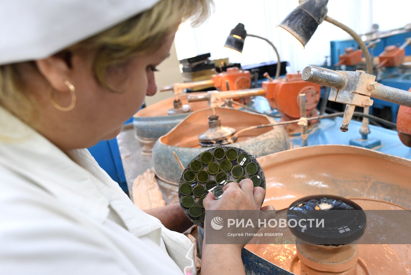 Производство отечественной цифровой фотокамеры "Зенит-М"