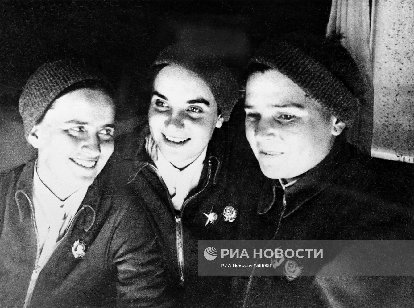 Экипаж самолета "Родина"