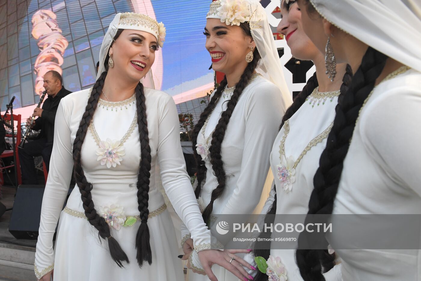 Фестиваль “Осенние дары Азербайджана”