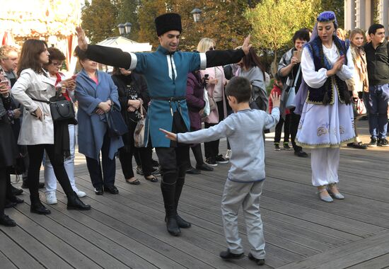 Фестиваль “Осенние дары Азербайджана”