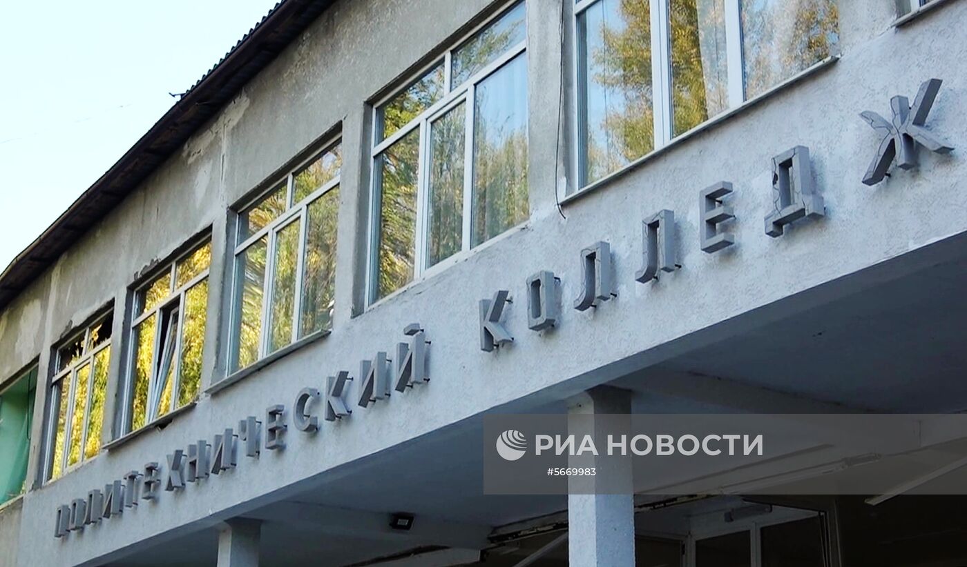 Здание Политехнического колледжа в Керчи, в котором произошел взрыв. Есть пострадавшие и погибшие. Скриншот видео, предоставленного пресс-службой главы Республики Крым. Изображение является раздаточным материалом, предоставлено третьей стороной. Только редакционное использование. Запрет на архивирование, коммерческое использование, рекламную кампанию. Место: Россия, Республика Крым, Керчь. Нападение на политехнический колледж в Керчи