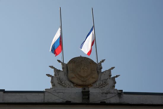 В Крыму объявили трехдневный траур в связи с трагедией в Керчи