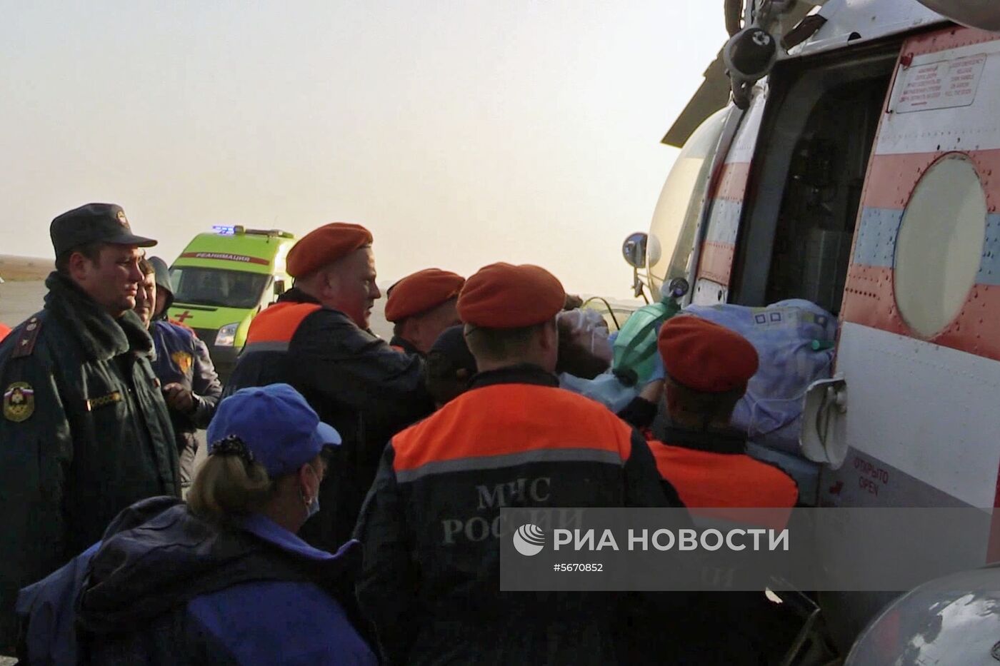 Вылет в Москву борта МЧС России с пострадавшими при нападении на колледж в Керчи