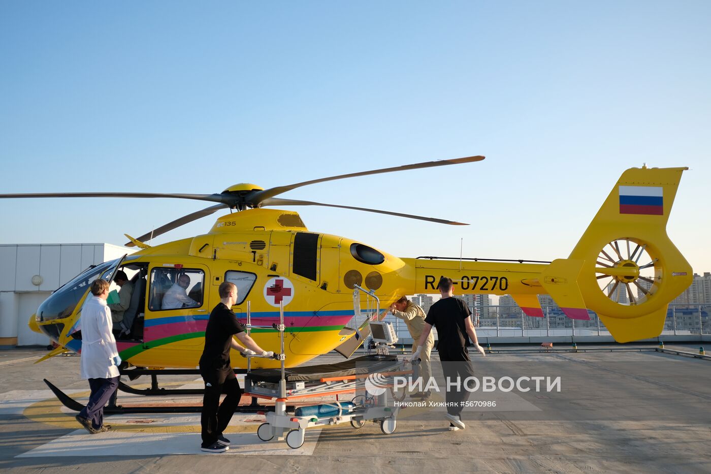 Пострадавших при нападении на колледж в Керчи доставили в больницу Краснодара