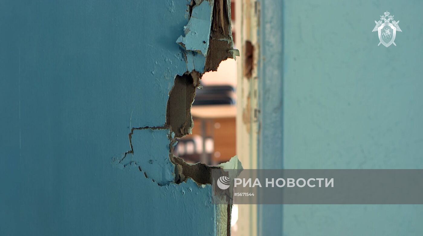Следователи СК РФ осмотрели место происшествия в керченском колледже