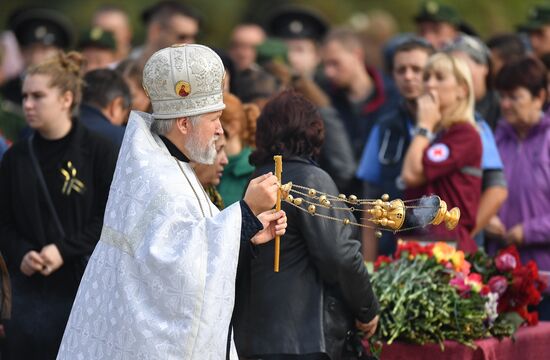 Церемония прощания с погибшими в результате трагедии в Керчи