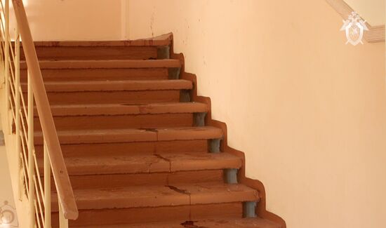 Следователи СК РФ осмотрели место происшествия в керченском колледже