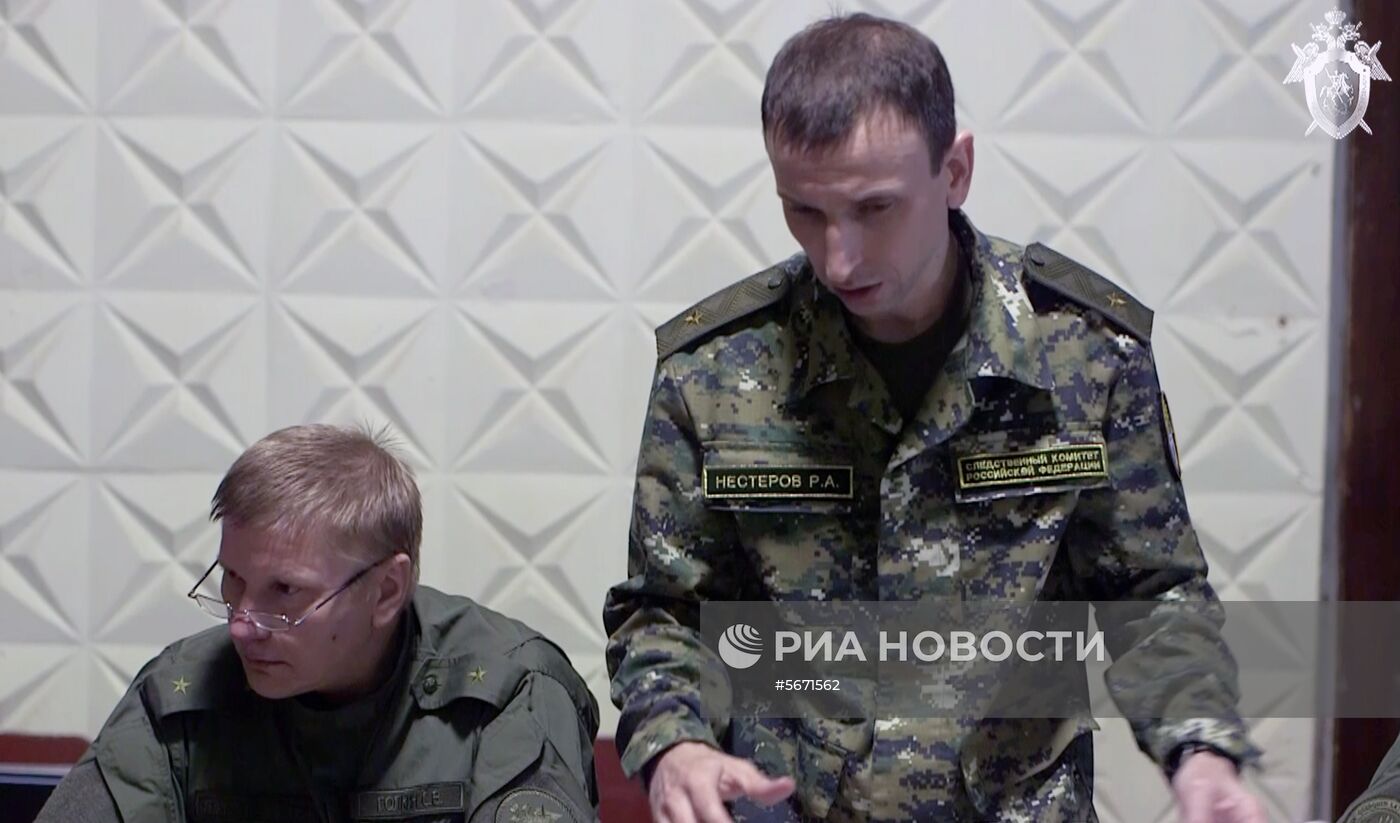 Следователи СК РФ осмотрели место происшествия в керченском колледже