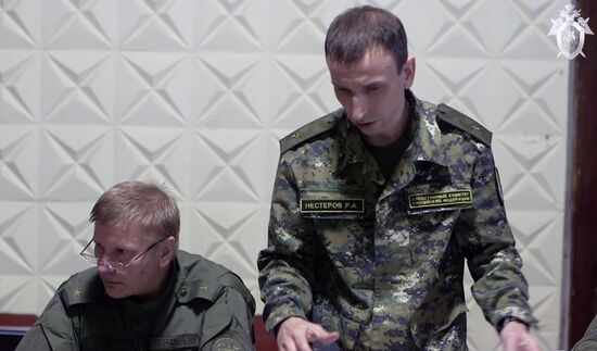 Следователи СК РФ осмотрели место происшествия в керченском колледже