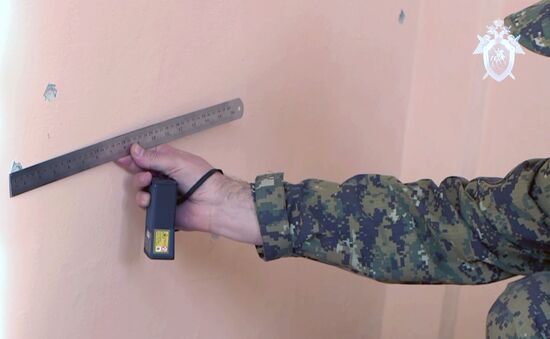 Следователи СК РФ осмотрели место происшествия в керченском колледже