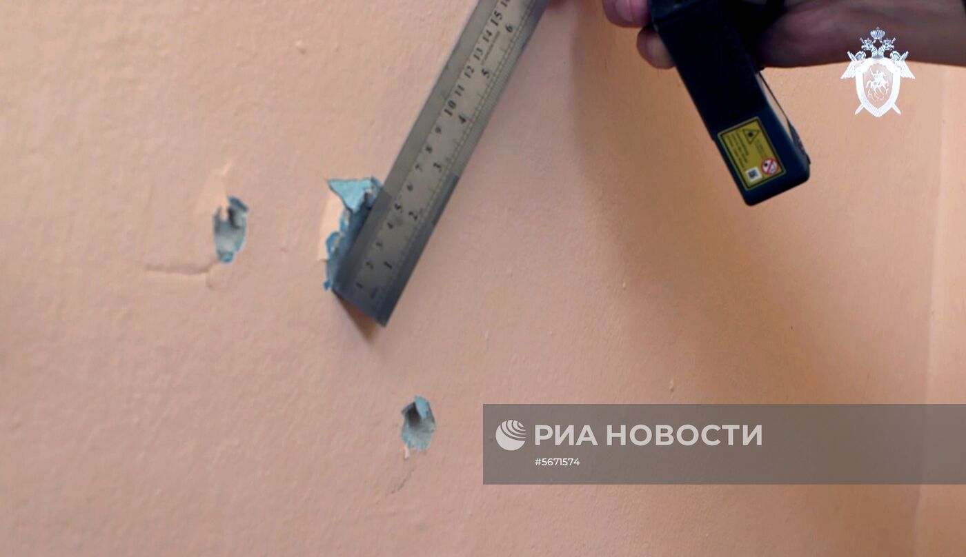Следователи СК РФ осмотрели место происшествия в керченском колледже