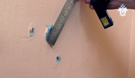 Следователи СК РФ осмотрели место происшествия в керченском колледже