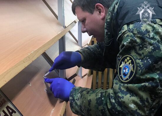 Следователи СК РФ осмотрели место происшествия в керченском колледже